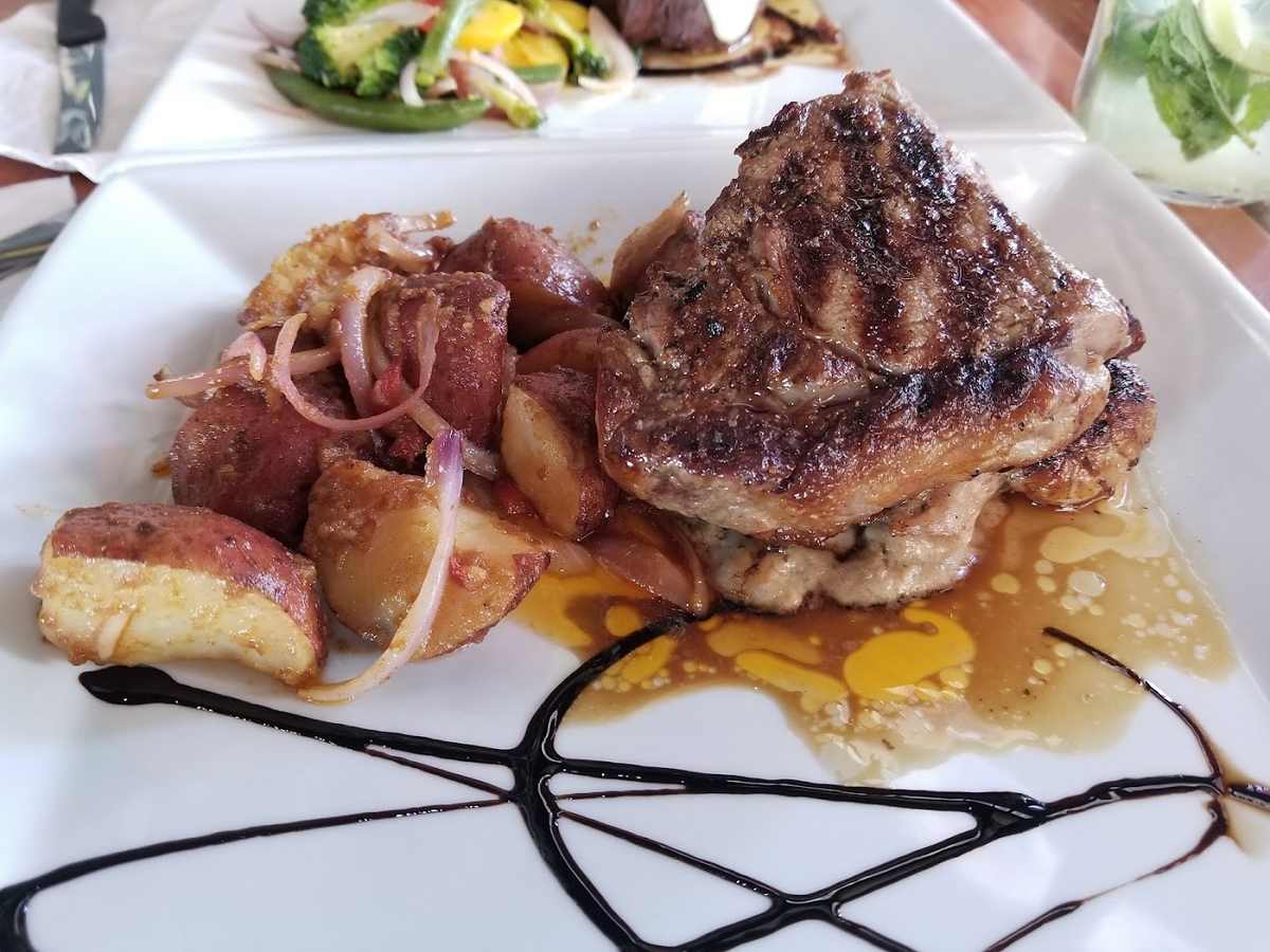 Hatillo Road House Bar & Grill